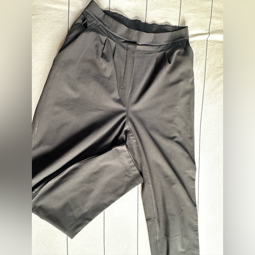 Mid-high rise lululemon cropped pull on pant